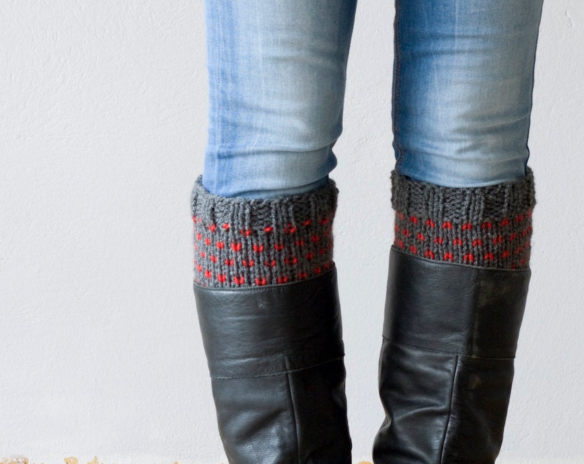 Boot cuffs in Grey with red dots