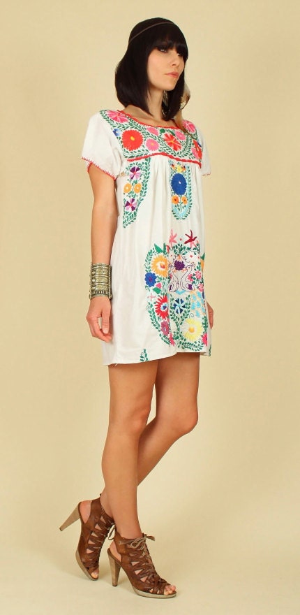 ViNtAgE 70's White PEACOCK Mexican Hand Embroidered MiNi Dress Tunic