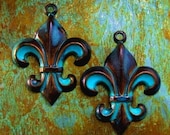 Aged Verdigris Brass Fleur-de-Lis Charms - 2