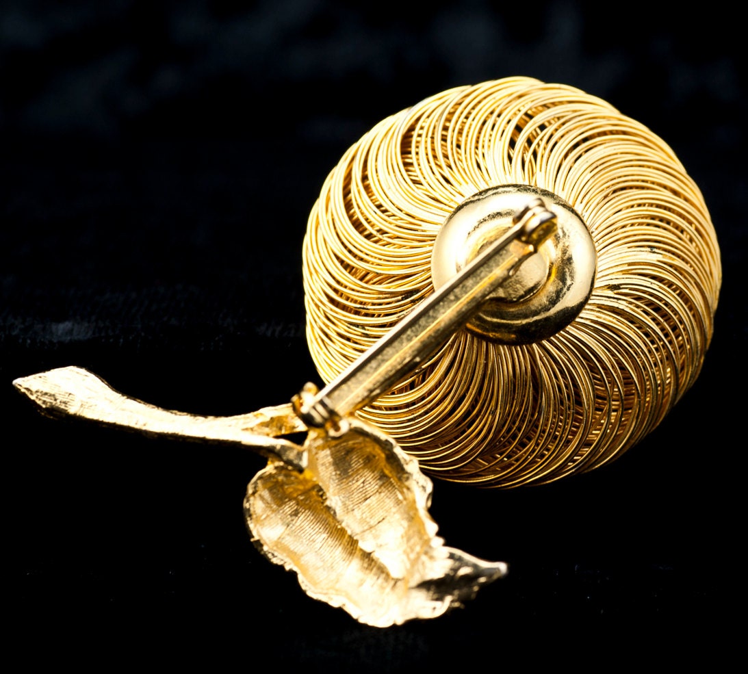 Vintage 1950s to1960s Goldtone Wire Floral Brooch