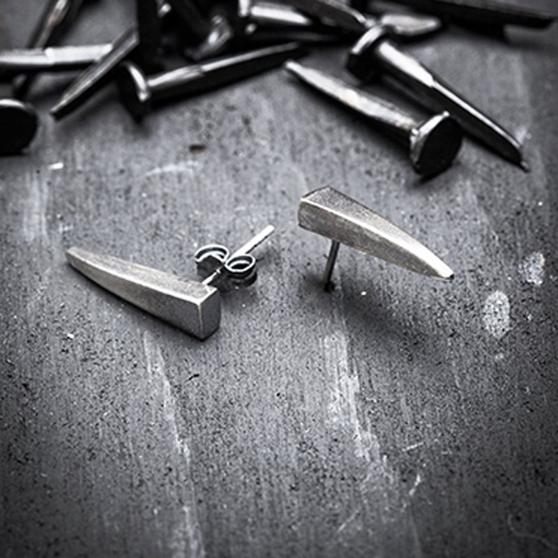 CLAWS-silver studs