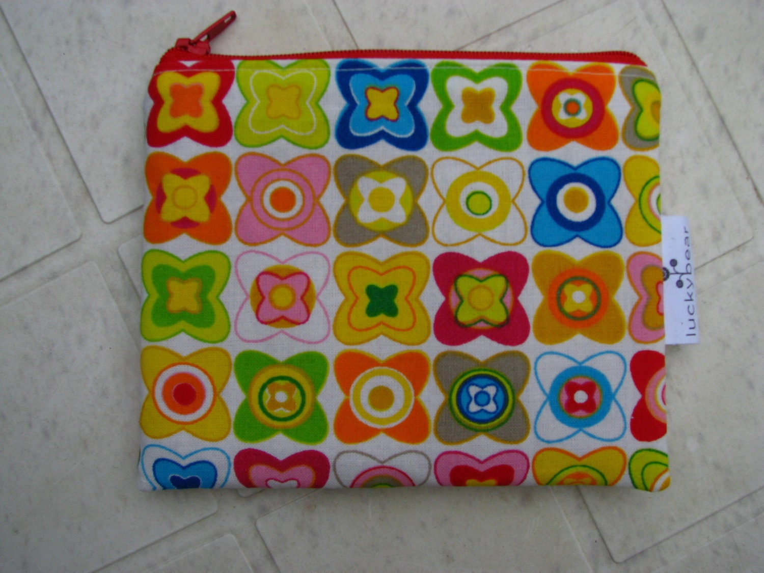 Small flat coin purse in retro geometric print