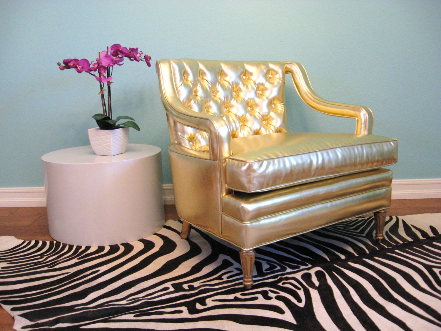 Vintge HOLLYWOOD REGENCY GLAM Button Tufted Gold Chair