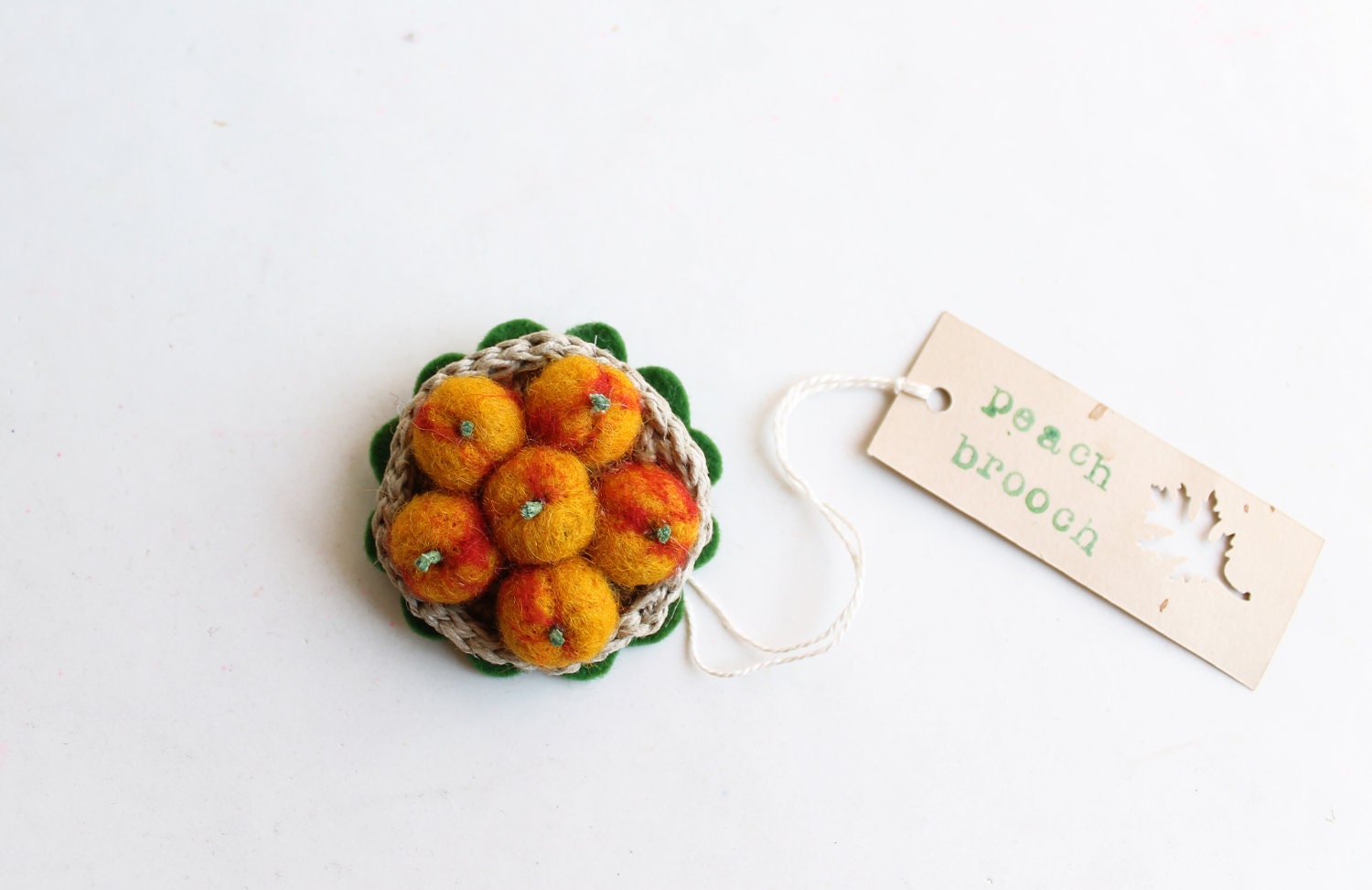 Peach Brooch - Spring accessorie - Felt Fruit Brooch - Intres