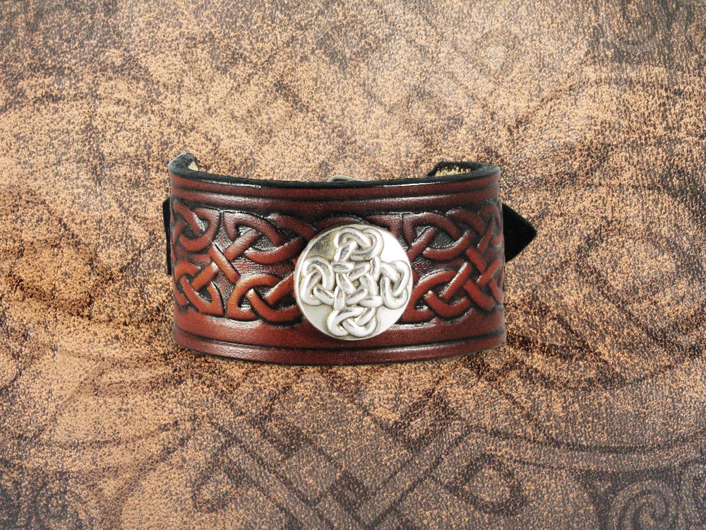 Leather Cuff - The Knotted Cross