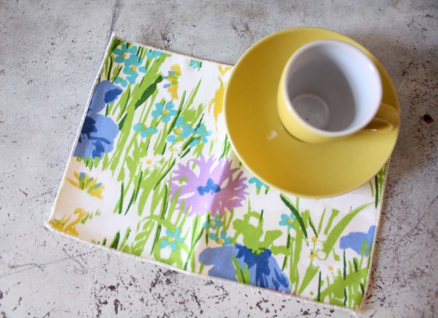 vintage. 1960s set of 8 floral cocktail napkins. bright. feminine. party. dining.