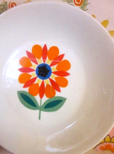 1970s Scandi Flower Plate