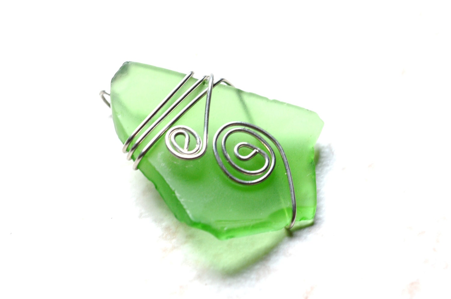 Wire Wrapped Pendant-green-Tumbled Glass-Christmas jewelry-Fall Fashion-Beach wear-inexpensive gift - Designami