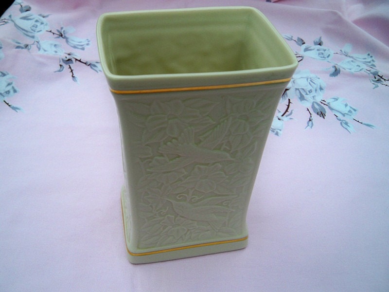 Vintage Lenox China Hummingbird Vase 24K Gold Trim MWT