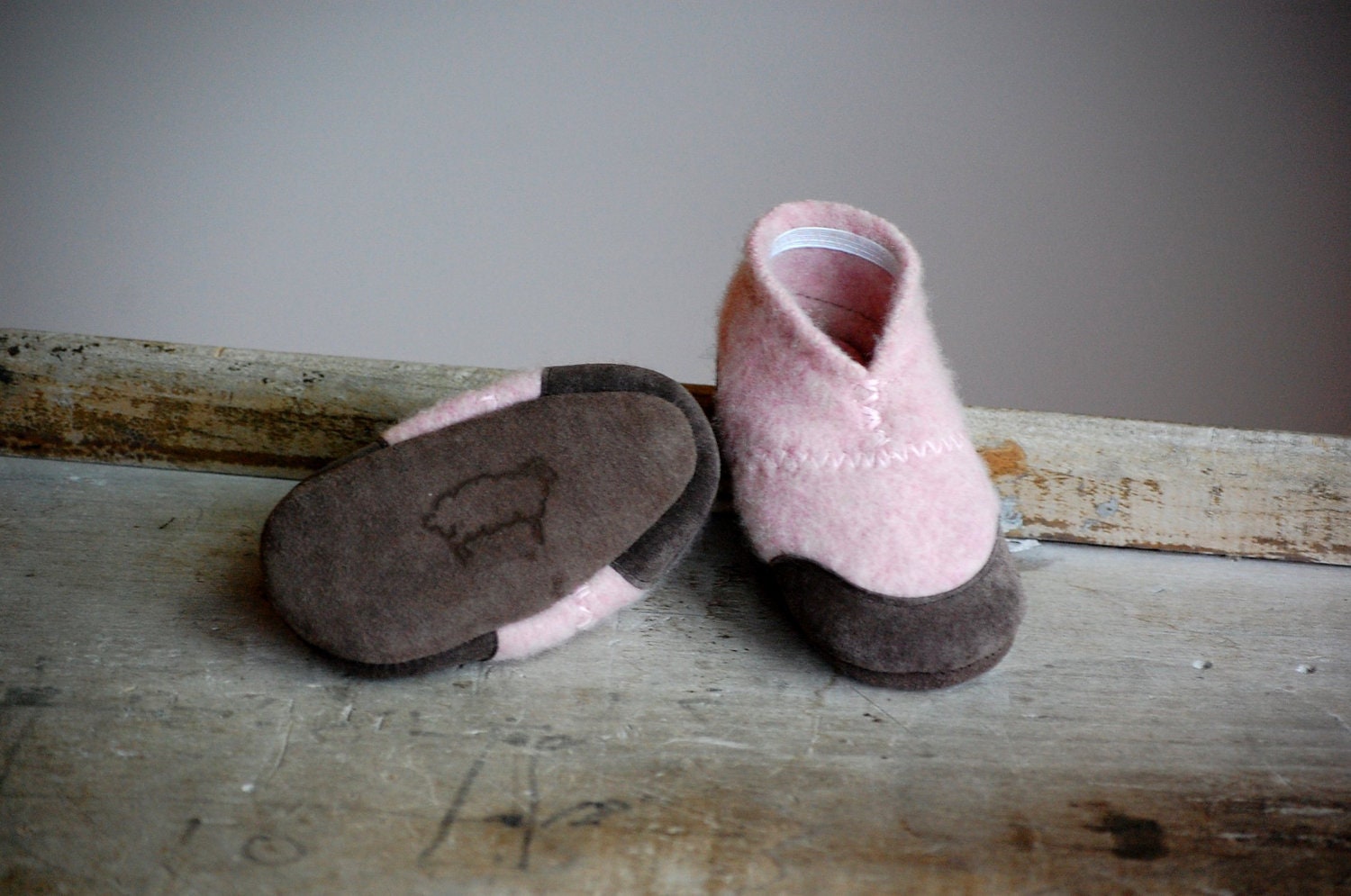 Baby Shoes, Wool Slippers, Eco Friendly, size 0-12, 6-18 months, Hello World