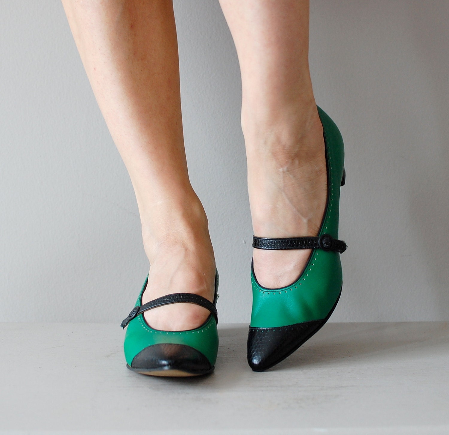 1960s shoes / 60s mary janes / Kelly Spectators