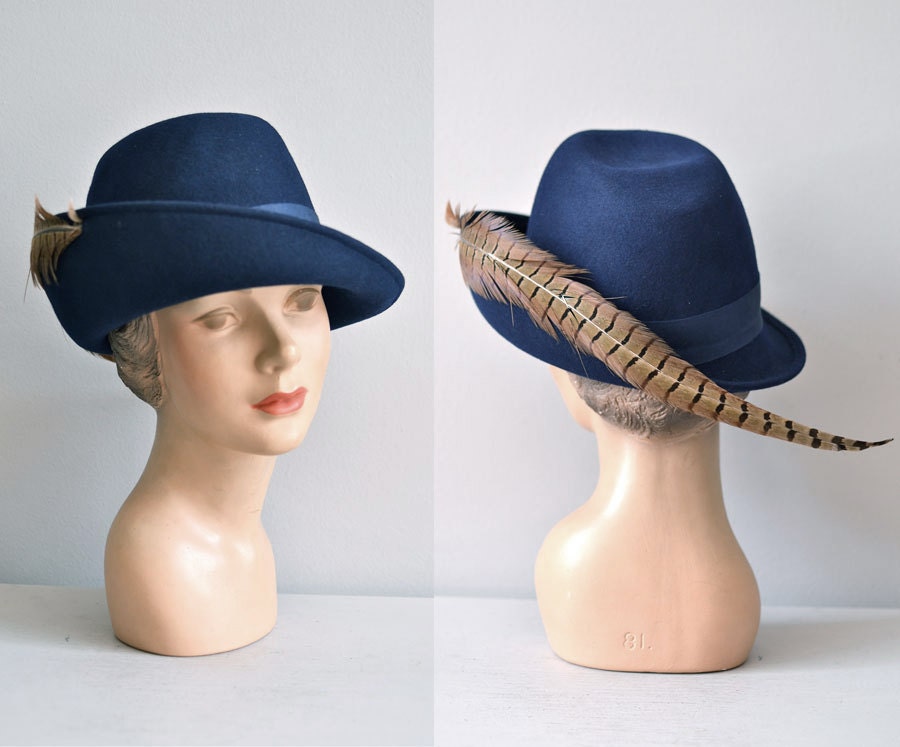 vintage 60s hat / cloche 1960s hat / feather / cloche hat