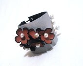 30% OFF SALE   SALE Woman Leather bracelet with flowers. Leather jewelry. Grey and dusty rose cuff bracelet