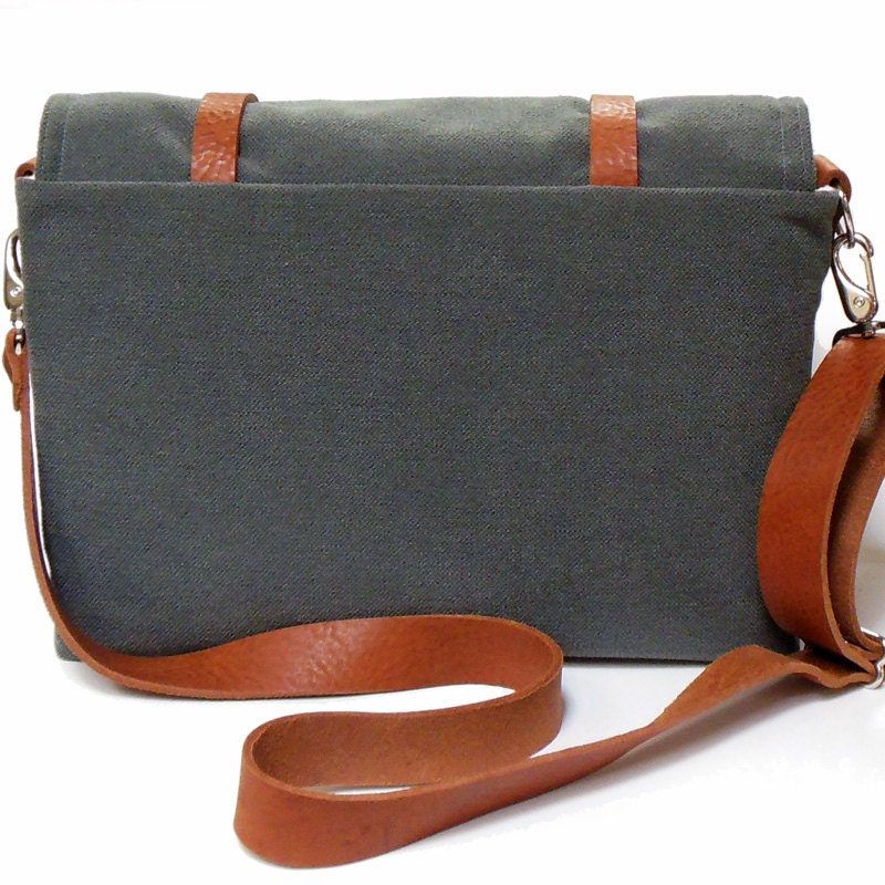 Camera & tablet messenger bag with leather strap - gray herringbone
