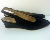 Sz 9 Vintage navy blue suede slingback Salvatore Ferragamo shoes.