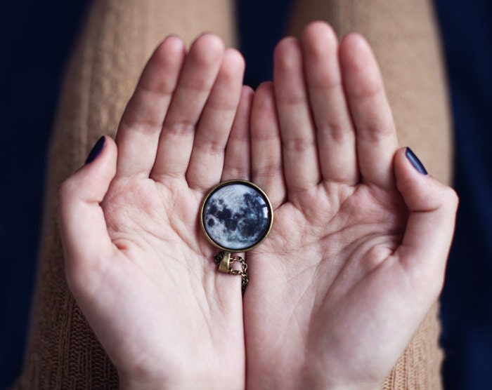 Full moon Pendant - Moon jewelry (N094)