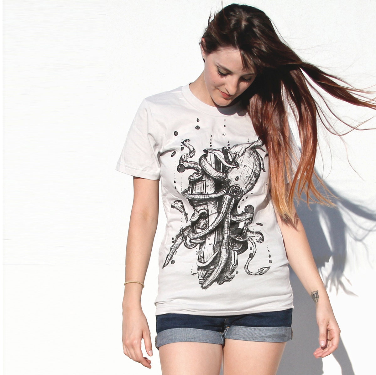 Unisex SQUID taking down car american apparel t shirt xs S M L XL XXL (Silver)