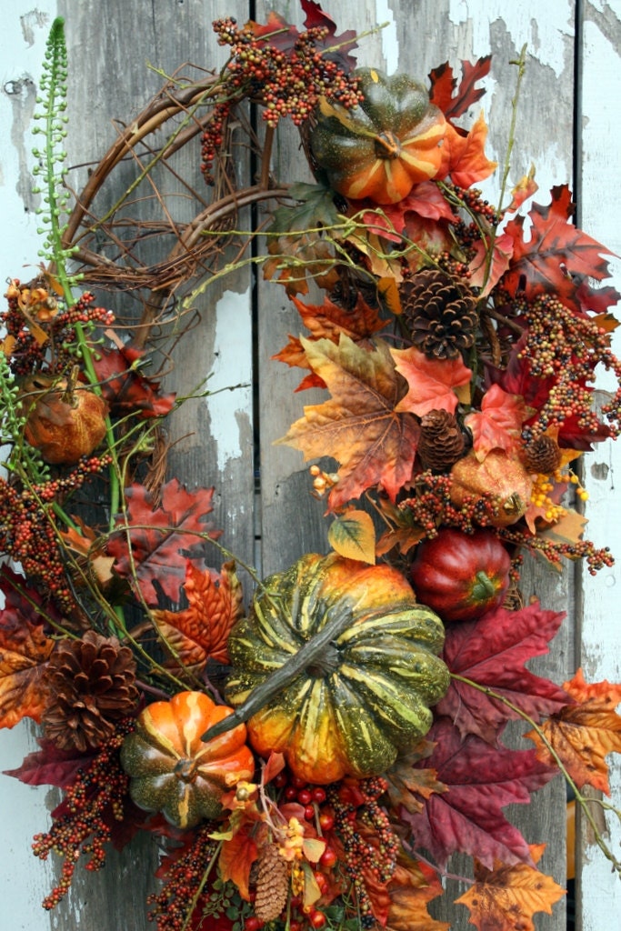 Fall Wreath on Oval, Pumpkins, Fall Leaves, Pinecones, Berries