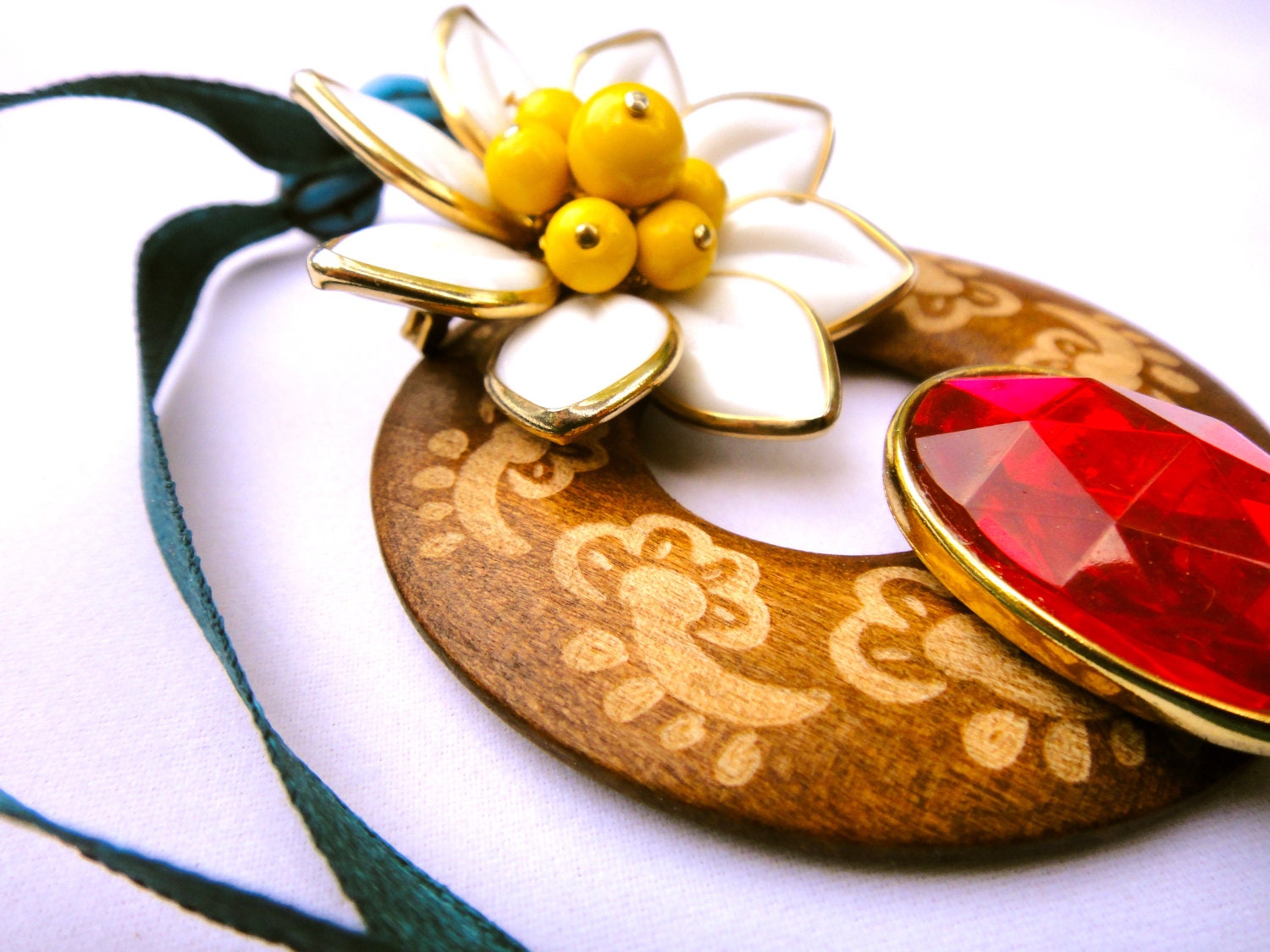 Daisy upcycled vintage jewelry necklace statement summer jewelry bohemian unique party accessory