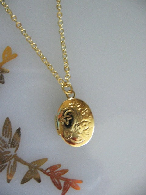 Gold Locket Pendant Necklace, Small Gold Locket, Child Necklace, 14K Gold Fill Chain, Bridesmaid Gifts, Mother's Day, Jewelry