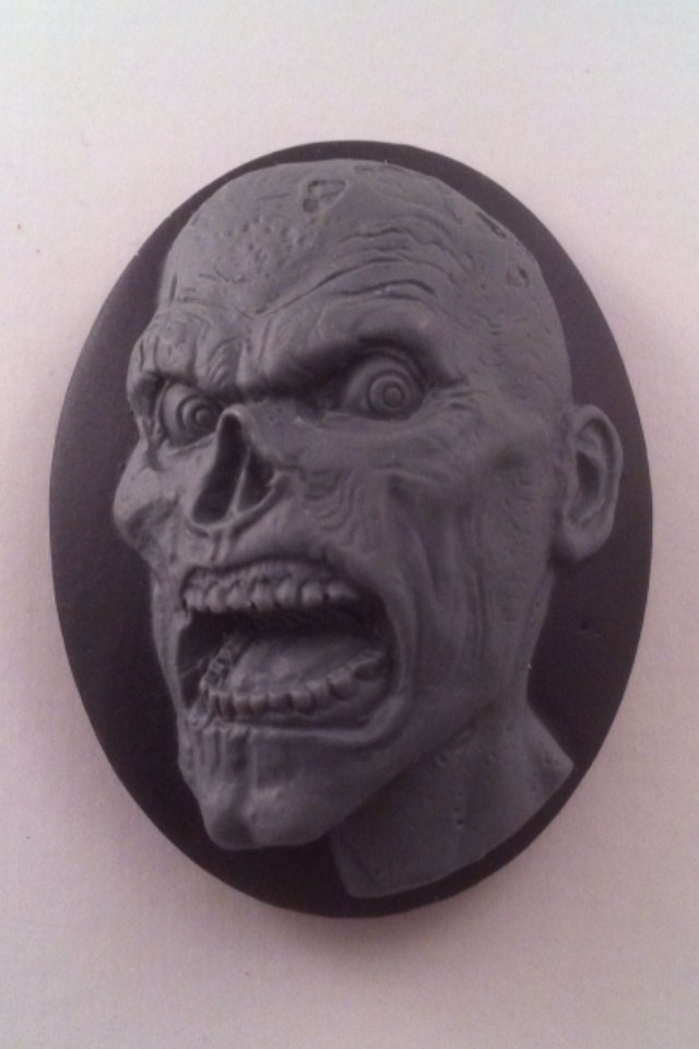 Zombie "BRAINS" Cameos 40x30mm, set of 4 in Decay on Black