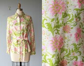 1970s blouse / floral blouse / silk blouse / 1970s thai silk blouse / 70s tunic blouse / silk shirt - size small , medium