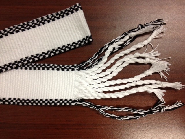 Knight's white belt with checky edging - hand woven with tasseled finish (6 feet)