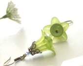 Lime Green Flower Earrings - bstrung