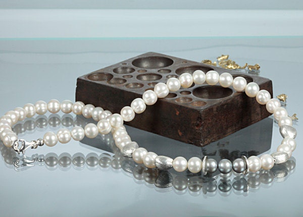 Grey and white freshwater pearl necklace (New Trend)