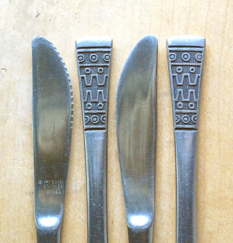 Vintage Imperial Stainless Steel Knives Retro Mod Pattern Set of 5 Flatware for Kitchen Table.
