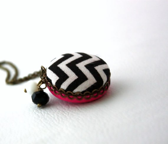 Chevron Black and White and Hot Pink Leatherette Necklace : Two Sided Fabric Necklace
