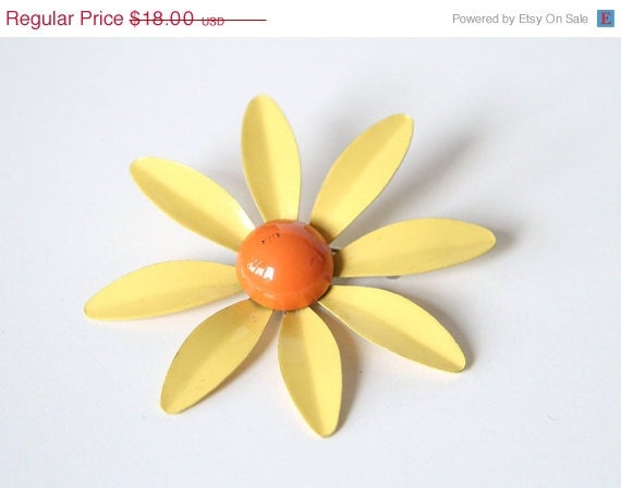 SALE 60s Flower Brooch - Sunny Daisy Yellow