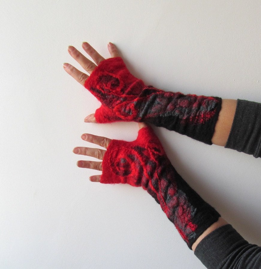 Felted fingerless gloves Mittens -  Black Red gift under 50