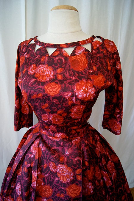 Lovely 1950's red floral print satin new look party dress holiday pin up girl glamour - size Medium