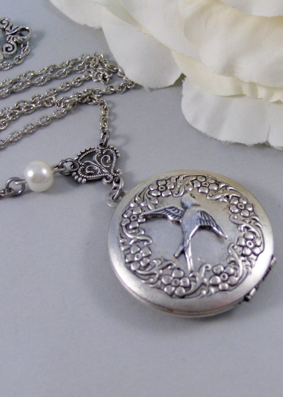 Sparrow's Garden,Locket,Silver Locket,Bird,Sparrow,Flower,Wreath,Garden,Antique Locket,Steampunk. Handmade jewelry by valleygirldesigns.