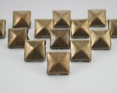 100 pcs. Antique Brass Pyramid Studs Biker Spikes spots nailheads 13 mm. KPBR13