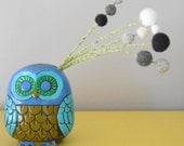 Black and white felt flowers.  Wool craspedia.  Round pom pom blooms.  Small bouquet. Gray felt balls. Modern floral spray.