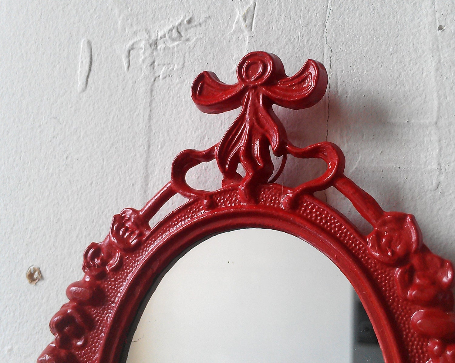 Small Oval Mirror in Vintage Lipstick Red Frame - Revived Vintage