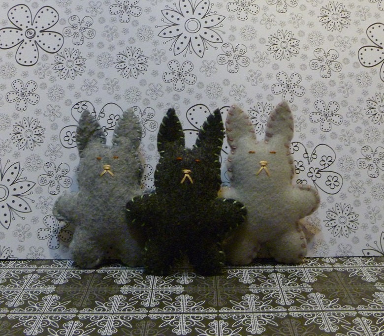 Custom bunny kids toys birthday gift for toddlers children bunnies / felt handmade cute animals / woodland nursery decor / play set