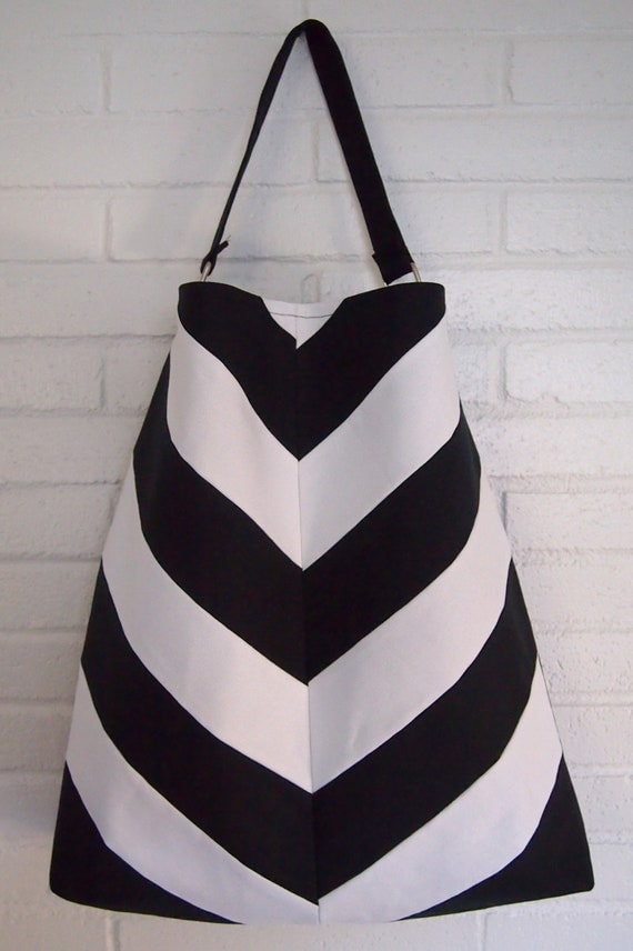 Everyday Chevron purse in Black and White.