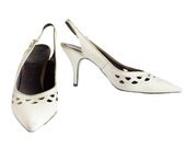 Vintage late 1950s or early 1960s  white punched detail kitten heels Uk 3, eu 35.5, Us 5.5, Au 4