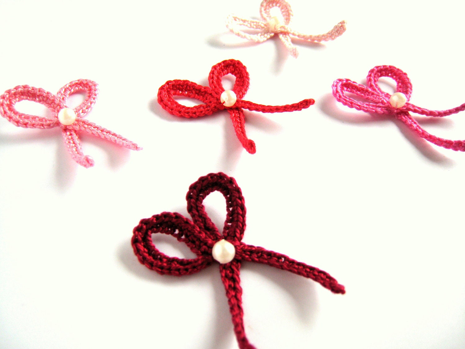 Crocheted bow applique, pink ribbon embellishment, scrapbooking, wedding decorations, favors /set of 5/