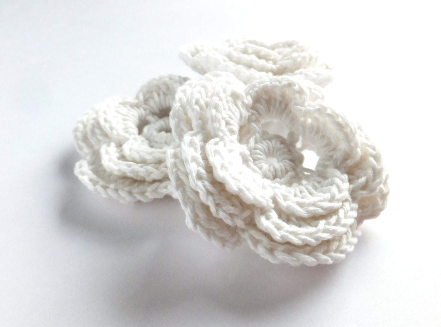 White flowers applique, crocheted embellishments, scrapbooking, wedding decorations /set of 3/