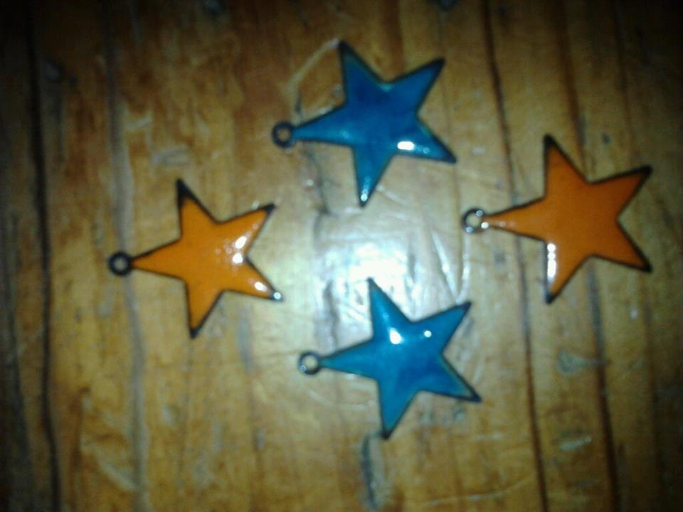 4 enameled stars