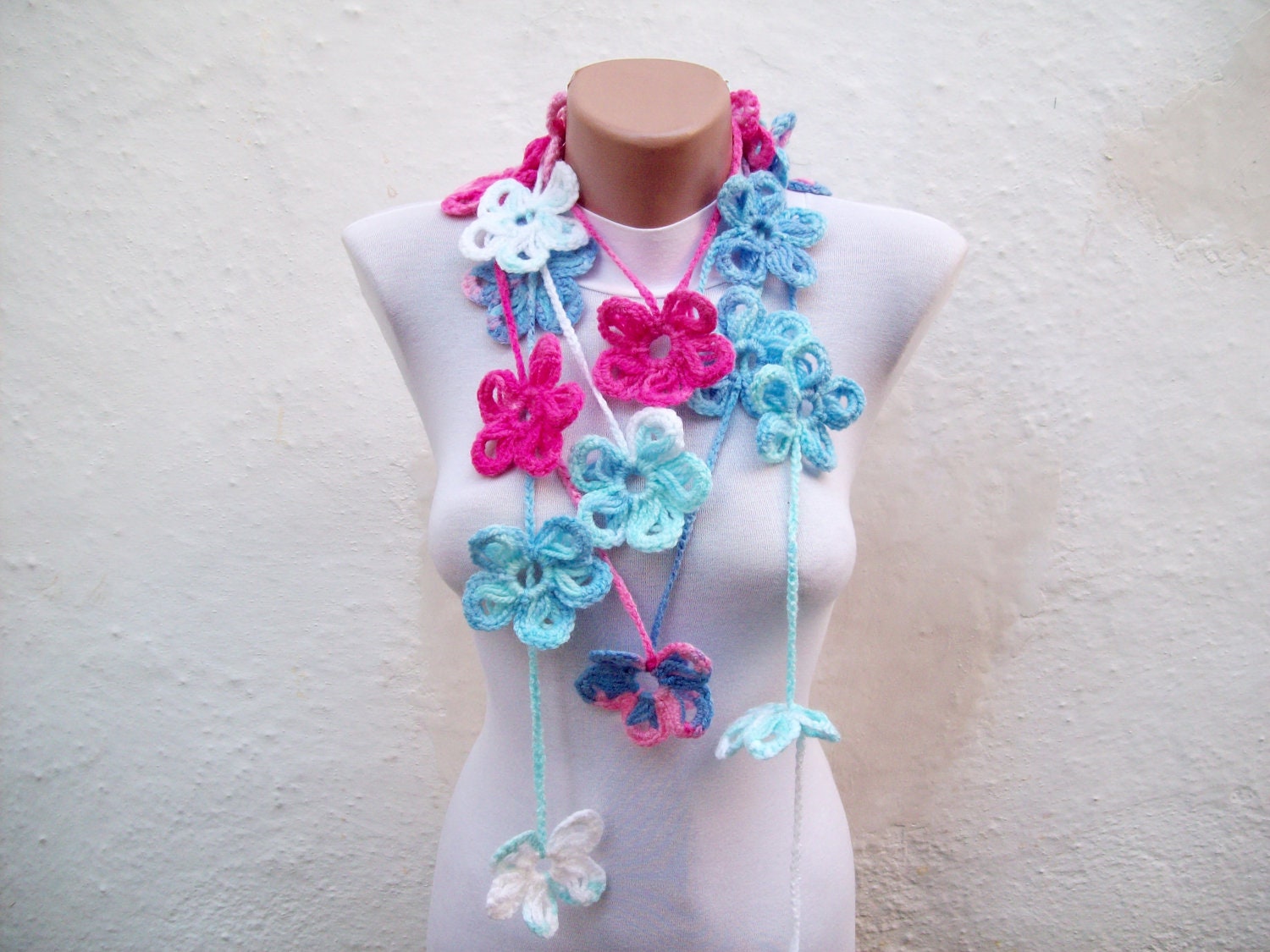 Handmade crochet Lariat Scarf Pink Blue White Flower Lariat Scarf Colorful Variegated Long Necklace Winter Fashion