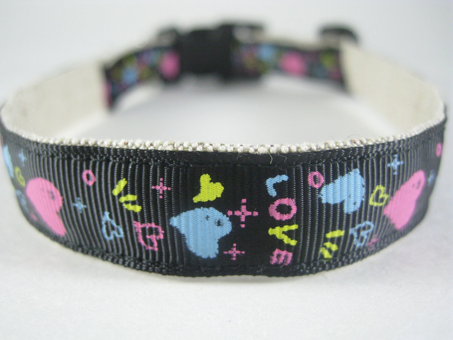 Hemp Dog Collar - All You Need Is Love - 3/4in
