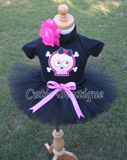 Cute Pirate Skull Crossbones Outfit Set  -- All Sizes 6 9 12 18 24 Months 2T 3T 4T ----Halloween, Birthday, Photo, Holidays, Dress Up