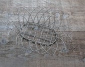 vintage wire basket : scalloped by 24pont