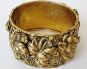 Vintage 50s 60s Lisner Designer Gold Floral Repousse Hinged Bangle Bracelet