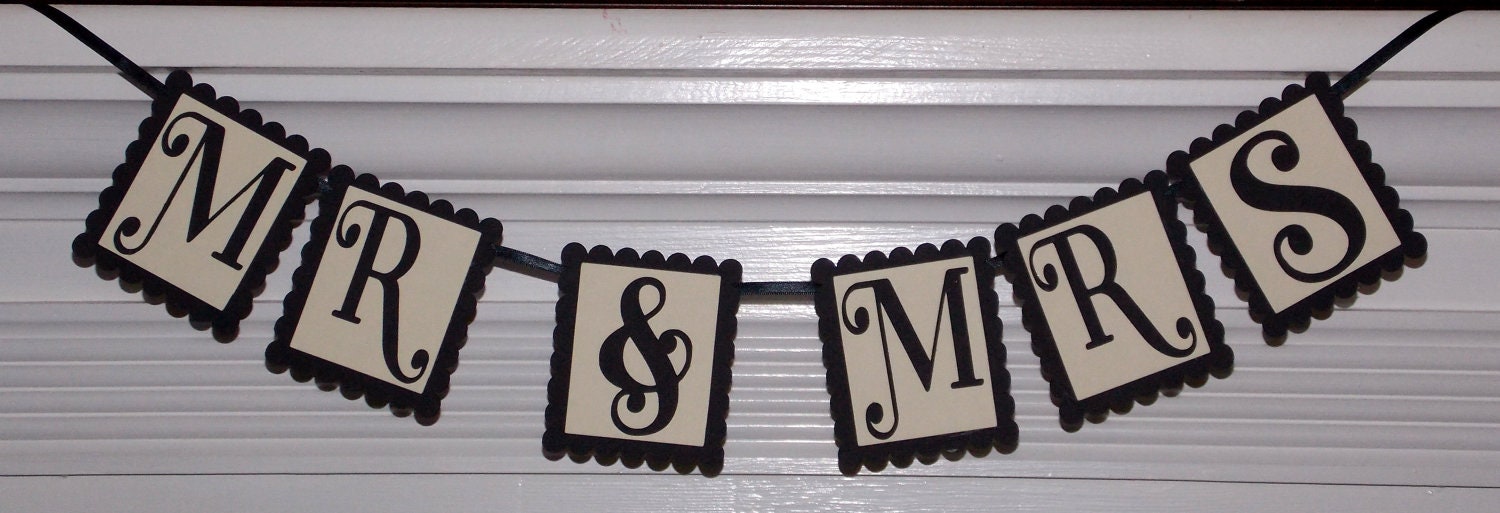 Mr & Mrs Mini Banner ... Mini Wedding Banner Photo Prop ... Black and Ivory ... MADE TO ORDER ... adjustable customize Il_170x135